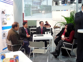 ICE China 2008:  Besucher bei Somatec